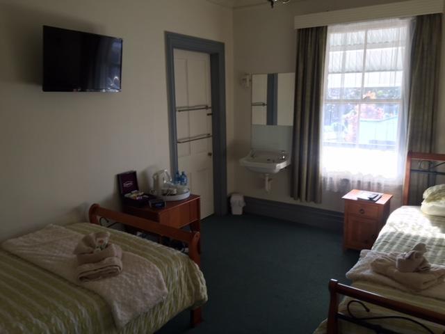 The Kentish Hotel Waiuku Exterior photo