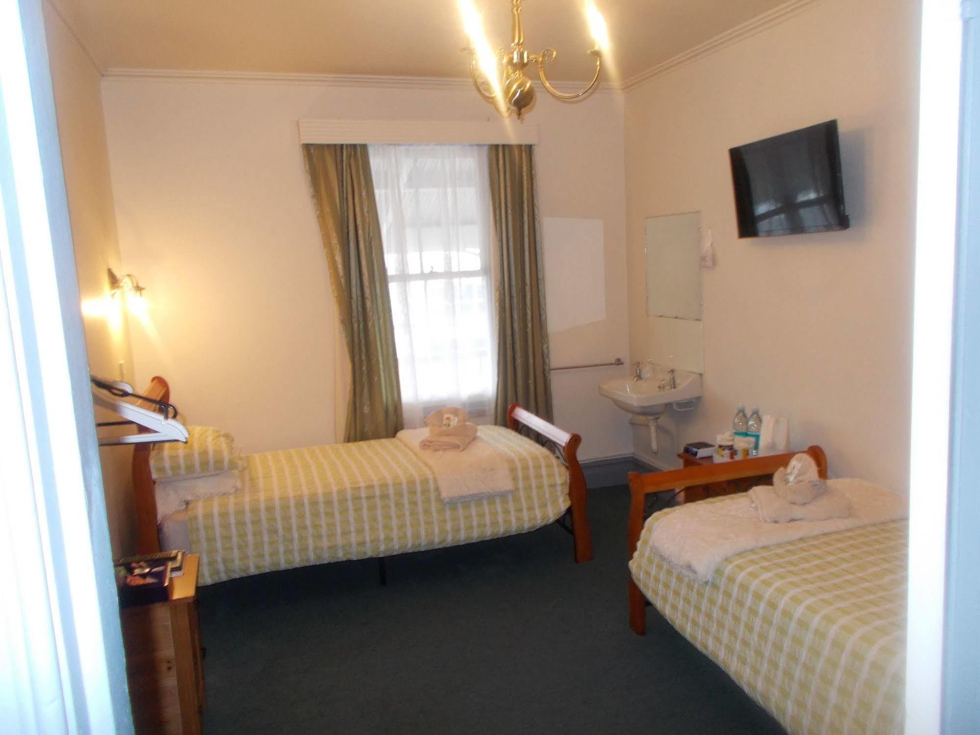 The Kentish Hotel Waiuku Exterior photo