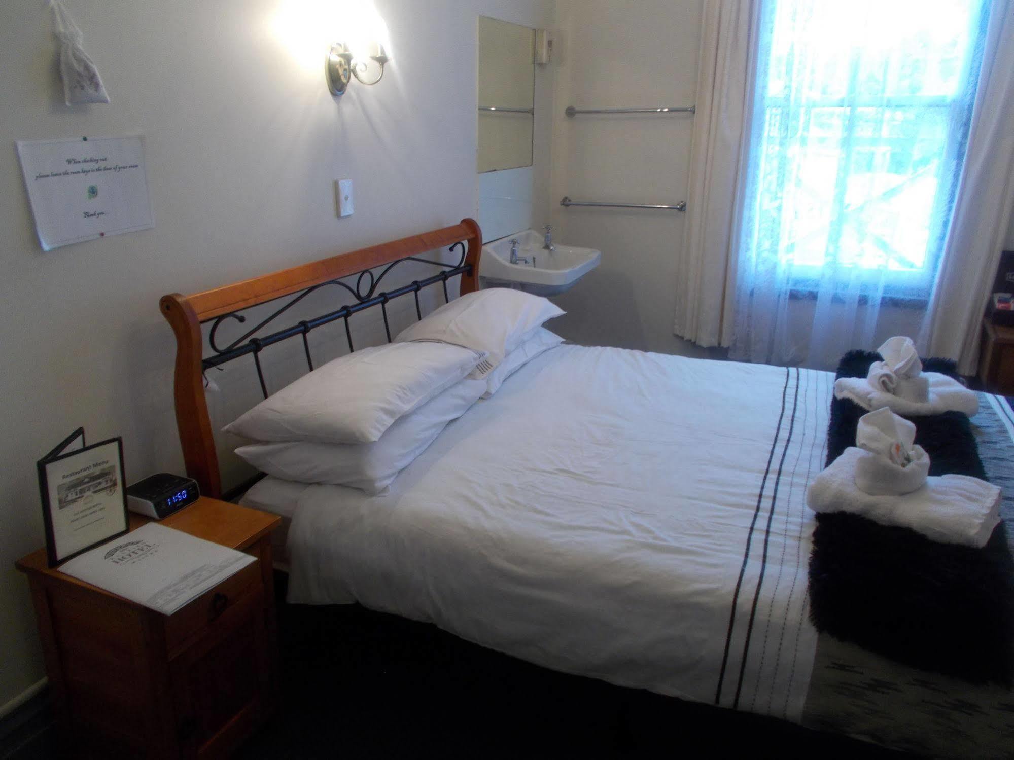 The Kentish Hotel Waiuku Exterior photo