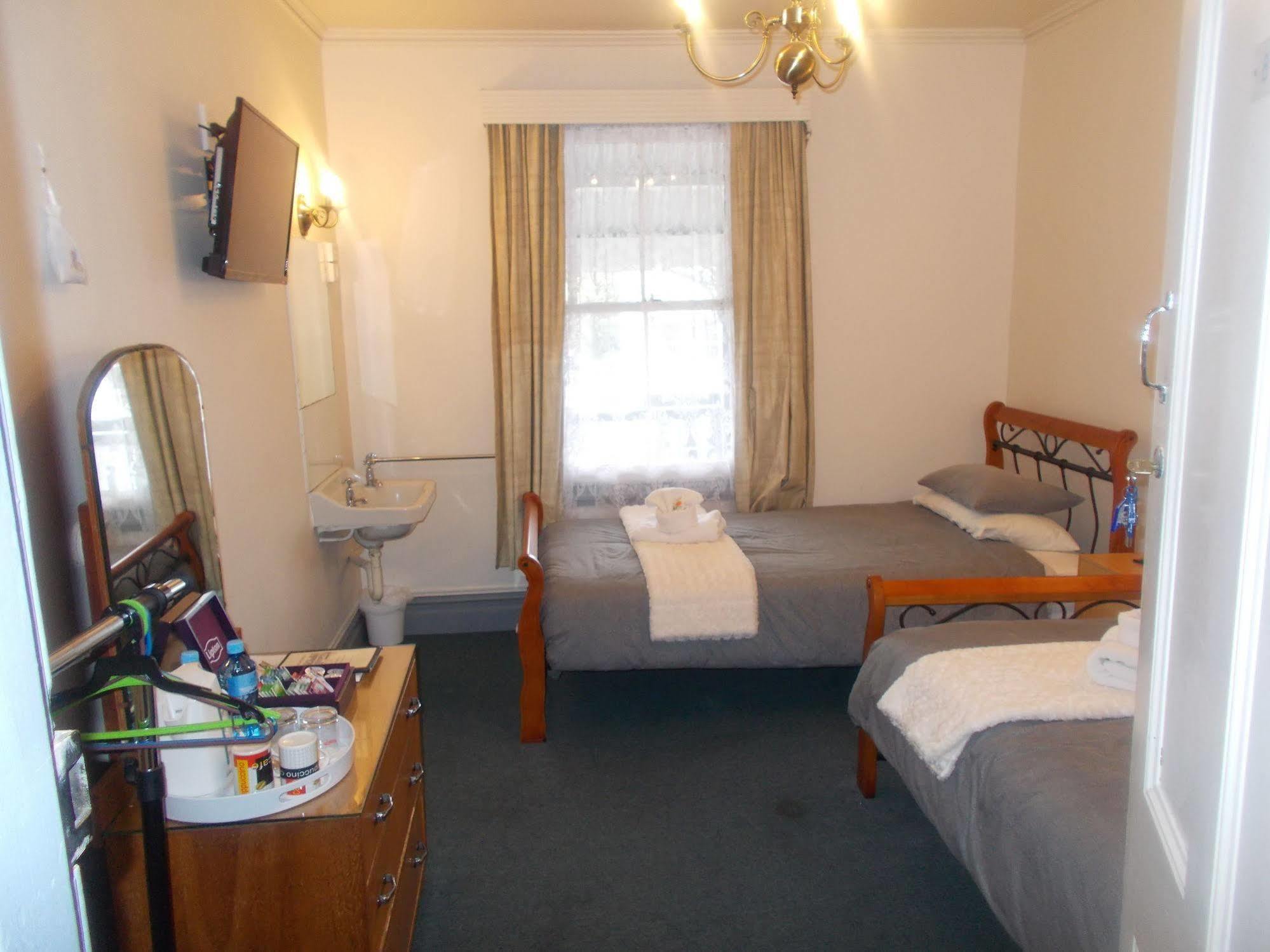 The Kentish Hotel Waiuku Exterior photo